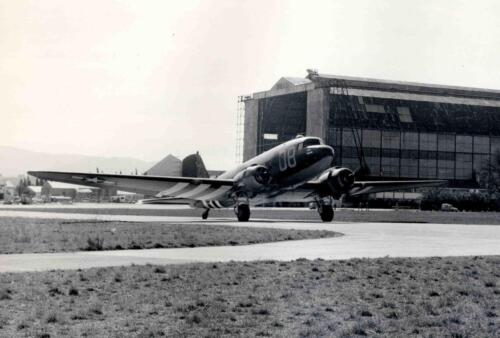 C 47 n° 25, Airborne Museum, départ de Cuers pour Cherbourg (mars 1982)