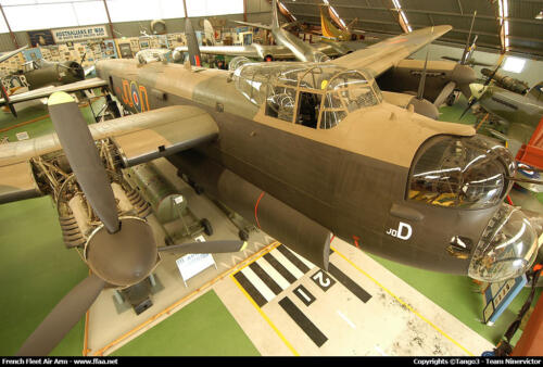 Lancaster WU 16 (RAAF Aviattion Museum, Perth) restauré aux couleurs austral.